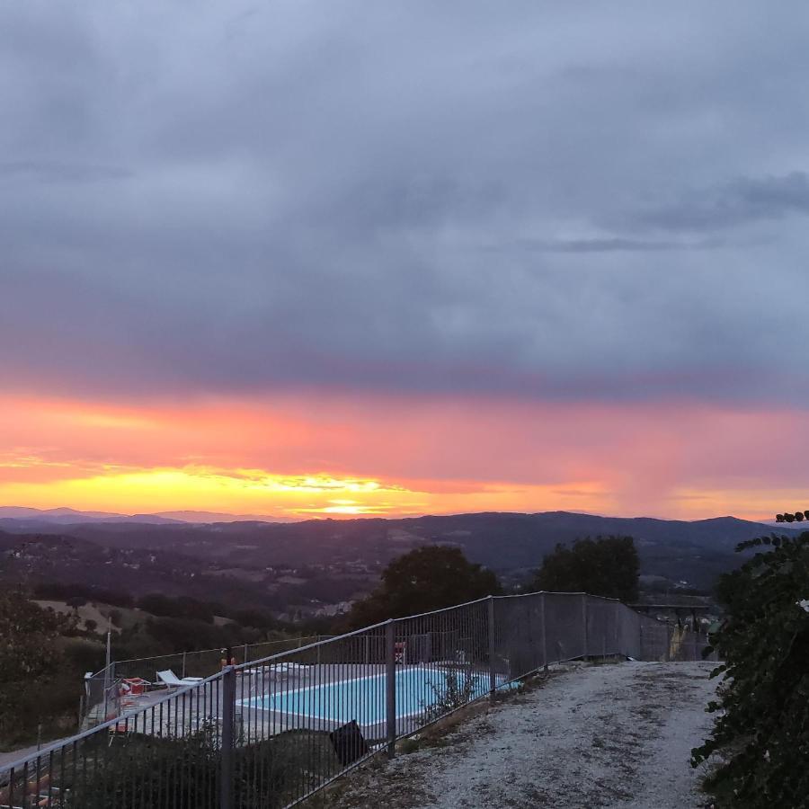 Agriturismo Borgo San Benedetto Villa Pietralunga  Bagian luar foto